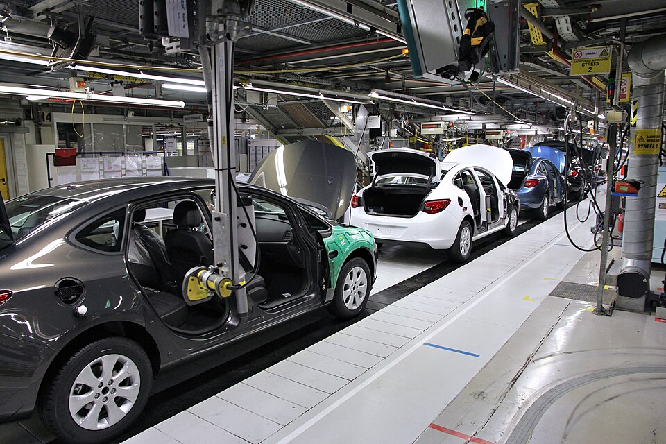 Automotive assembly line with open production stages